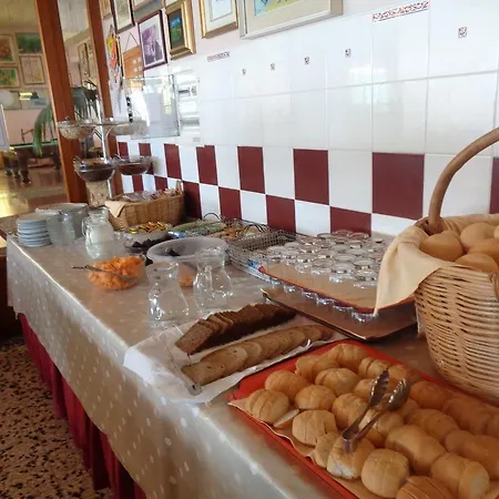 Continental ホテル