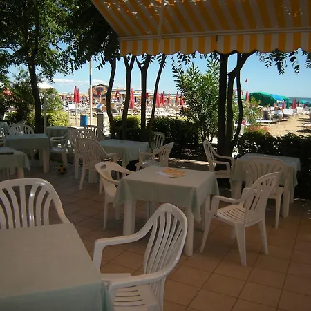 Отель Continental 3*