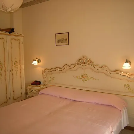 Отель Continental 3*